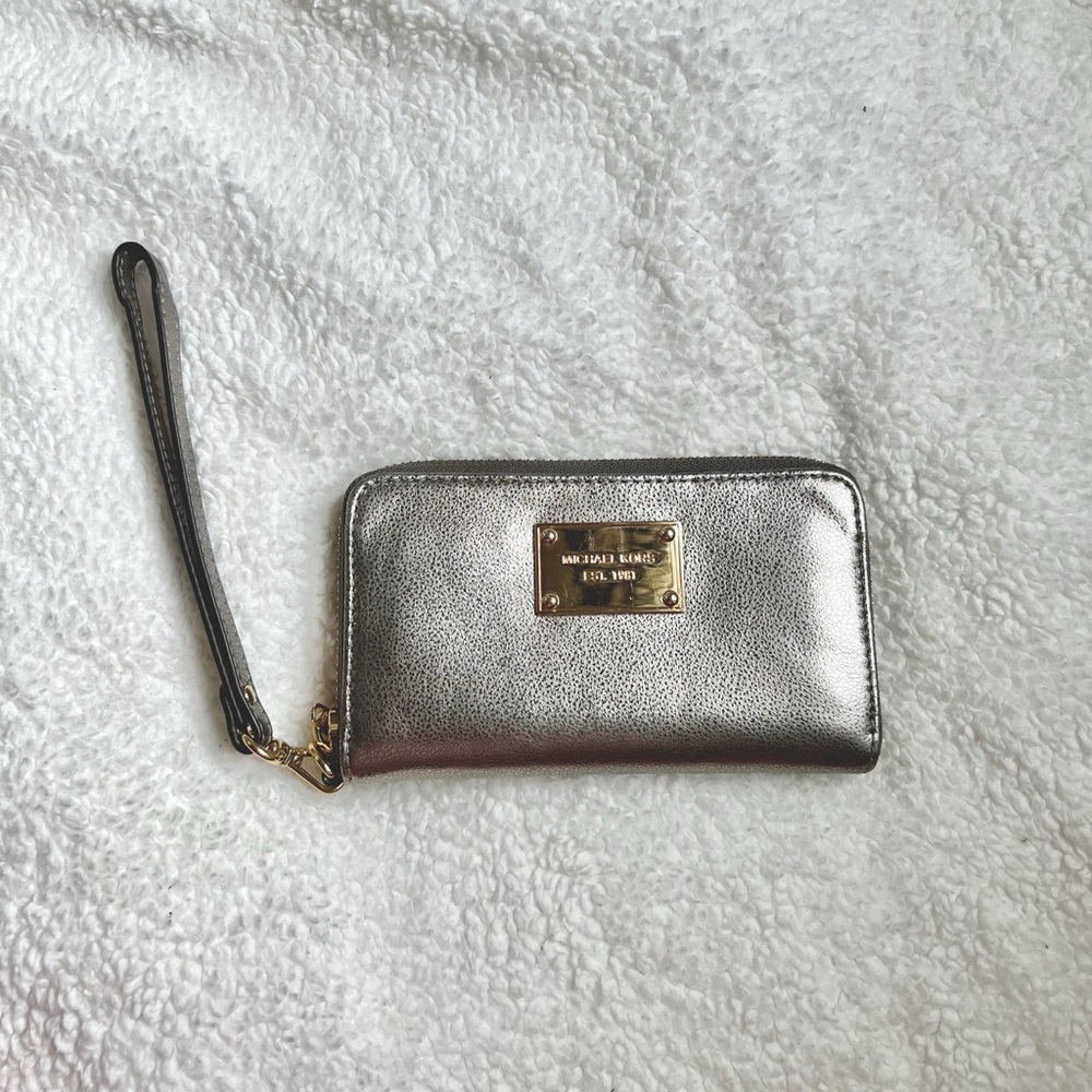 Michael Kors purse / wristlet